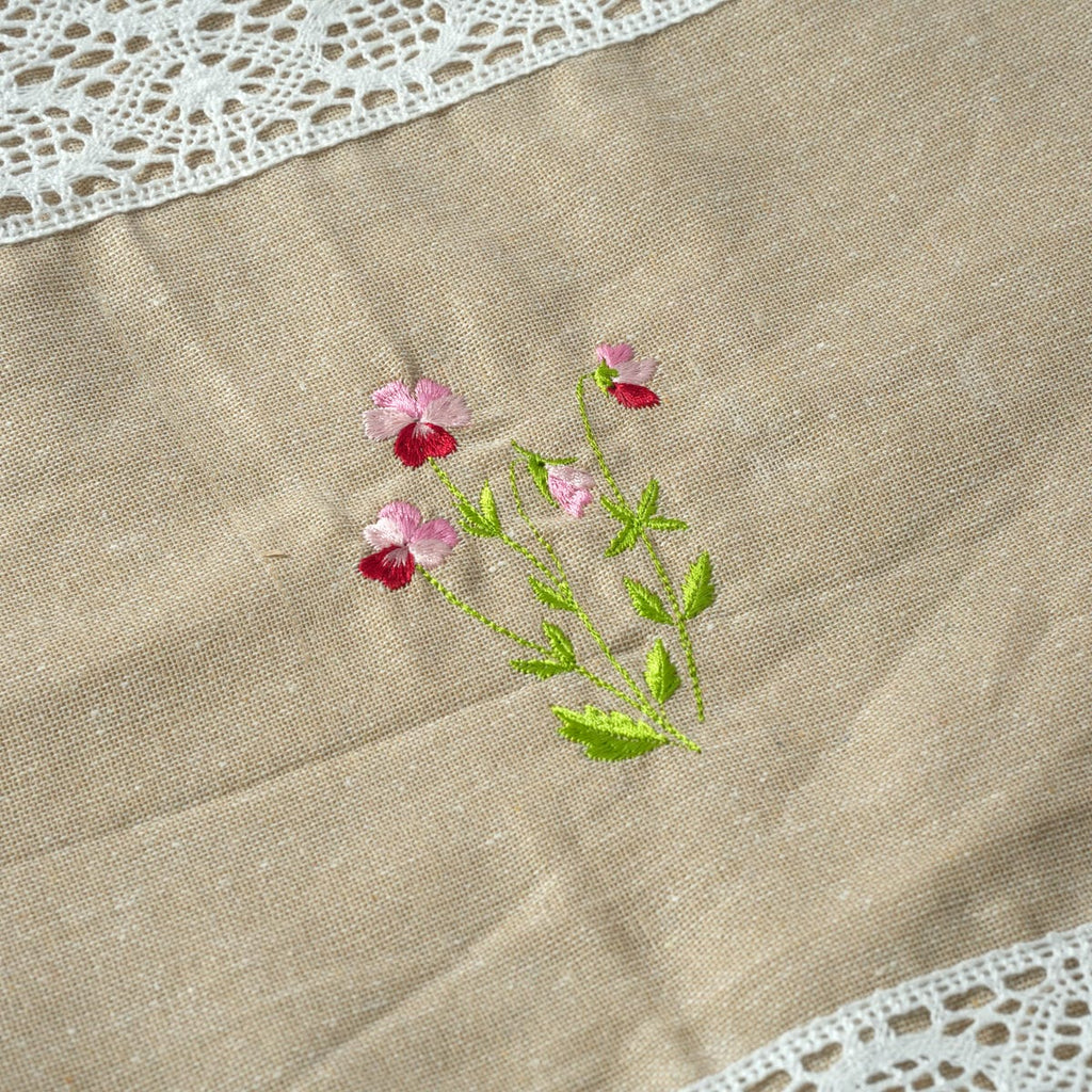 TABLE LINEN 1